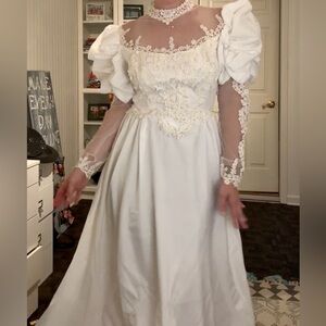 Vintage ivory Lace Aline Wedding Dress